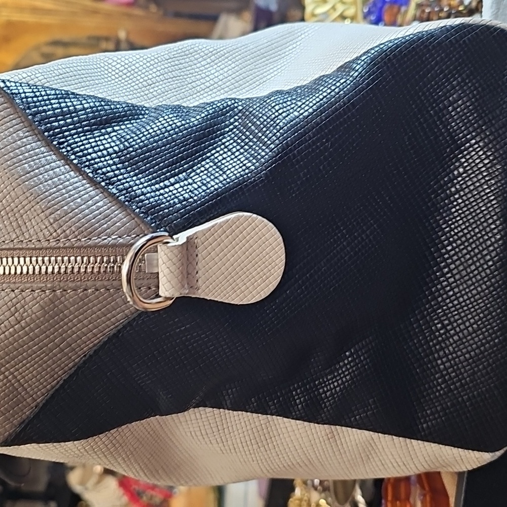 Longchamp Weekend Bag - Picture 6 of 16